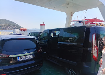 Kombi Tref Travel d.o.o. Mostar na trajektu tokom transfera prema moru